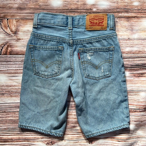 👶🏽 Levi's Boy's 511 Adjustable Waistband Slim Fit Distressed Denim Shorts - Picture 2 of 4